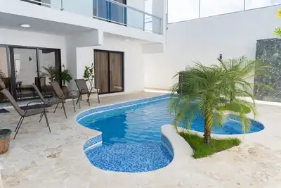 Modern Spacious 5 bedroom villa, Van & driver included \n