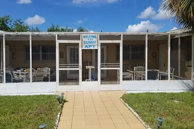 Image de Sunny Apartments a block from Warm Mineral Springs