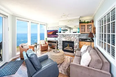 Image de Oceanfront & Whale Watching | Coastal Breakers