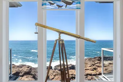 Image de Oceanfront, Watch Whales | Reflections by the Sea