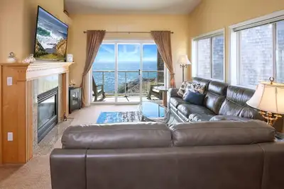 Image de Oceanfront, Whale Watching, Pool | Nautical Breeze