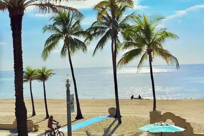 Image de Boutique 1br Apt with Parking Steps from the Ocean