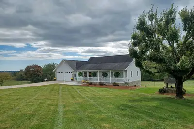 Image de Quiet Country Home, Wineries, Blue Ridge Mtns, Views, Walkable Trails with Pond