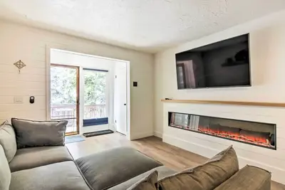 Image de The Cottages: Ski-In/Out Retreat - Hike & Explore!