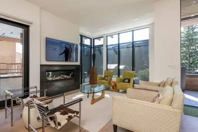 Image de Mountain Modern Condo Near Downtown Ketchum with Private Deck, Mountain Views