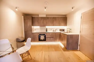 Image de Indulge in the comfort and tranquillity of this contemporary apartment