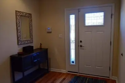 Image de Luxury 4 bedroom townhouse- only 5 minute walk to the beach!