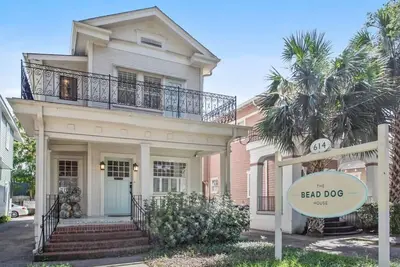 Image de Spacious, Upscale MidCity 4br- Close to Everything