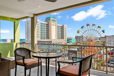 Image de Boardwalk Pent House | Ocean Views + Beach Access!