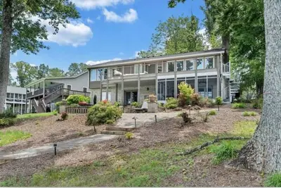 Image de Smith Mountain Lake Home with stunning views - Wet Cove- newly renovated