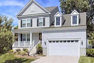 Image de Tysons\/Mclean 4-Bdrm House mins away from Dc by metro