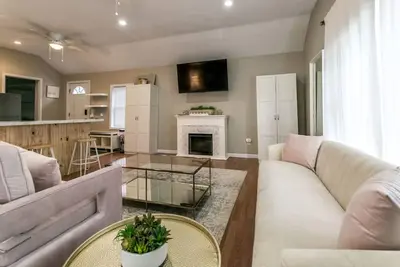 Image de Sylvans Hidden Gem \"The Lilly Pad\" w/ Murphy Bed! Internal name: Lilly - Studio sleeps 4