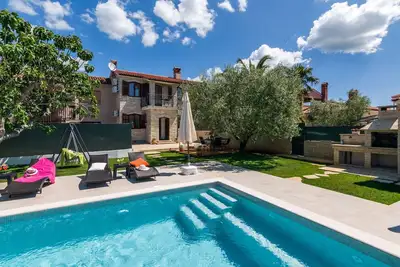 Image de Villa Pietra for 6 people near Fažana with sea view - children playground & pet friendly