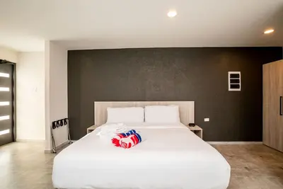 Image de Rooftop Pool w/Lounge Area-Studio Sleeps 2 #A2\n