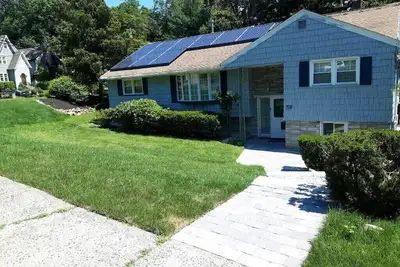 Image de Newly renovated 5 bedroom house!