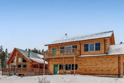 Image de Carriage House with Views!