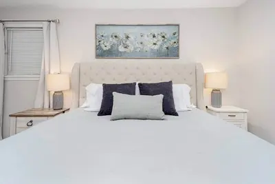 Image de Modernized home - Ready for your family! 3 bedroom\/2bathrooms, No Stairs