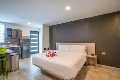 Image de Rooftop Pool w/Lounge Area-Studio Sleeps 2 #A3