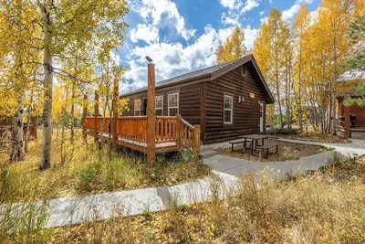 Image de Aspen Leaf Lodges is back with 4 newly renovated cabins