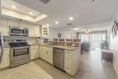 Image de Awesome Beach Place 3 Bedroom/2 Bath Right On The Beach-right next to Johns Pass