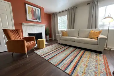 Image de Family Friendly | Skiers Welcome | Sleeps 11 | Washer/Dryer | Smart TVs | Garage