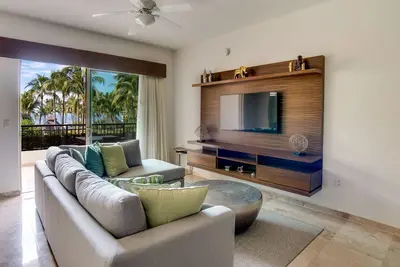 Image de Gorgeous 2 + Bedroom Condo in Playa Royale Community!