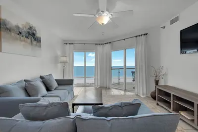 Image de Gulf front ~Pensacola Beach~. Popular Emerald Isle resort! Comp beach chairs!