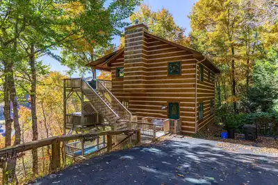 Image de Log Inn at River Ridge - Updated cabin views of the New River with a hot tub and pool table!
