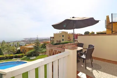 Image de Appartement Paradis sur les toits avec vue sur mer, piscine, Wi-Fi, A/C, terrasse et jardin
