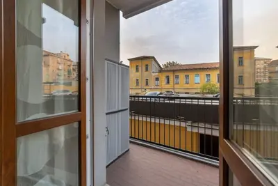 Image de New! Bright Apt with balcony! With Wifi & A/C!