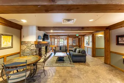 Image de Condo in River Run Village, Slope Views, Private Balcony w/ Outdoor Seating!