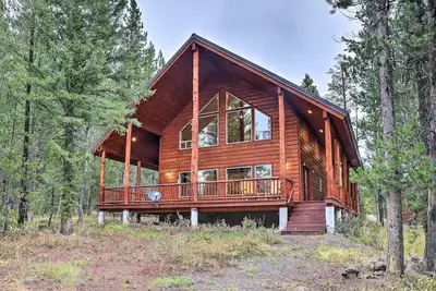 Image de Luxe Island Park Cabin w/ National Forest Views!