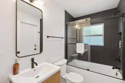 Image de Newly Updated 1 Br Flat Near Downtown A2