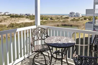 Image de Gorgeous Oceanview 4br/4ba Condo, Steps to the Beach and Pool Access