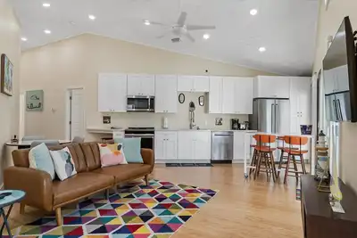 Image de 3br/2. 5Bath, Award winning Architect designed Home Nr Downtown & Pier