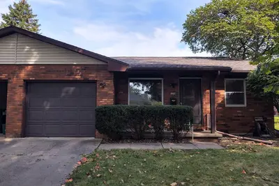 Image de Centrally located to all things Champaign-Urbana!