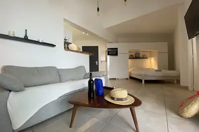 Image de Le Couchant studio Vue Mer B401 dans résidence avec accès privé à la plage