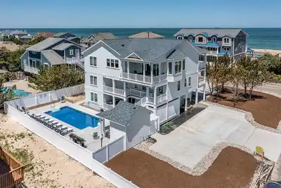 Image de Great White Shack | 120 ft to the beach | Private Pool, Hot tub