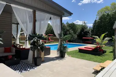 Image de Luxury Oasis with Private Pool, Jacuzzi & Gym!