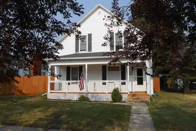 Image de Beautiful Victorian, Newly refinished. Whole House sleeps 10