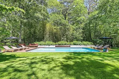 Image de ^New^ Luxe Mid-Century, Salt-Water Pool, Spa, & Gym - 2 min to Citarella