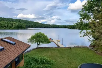 Image de Swan Lake paradise with amenities galore