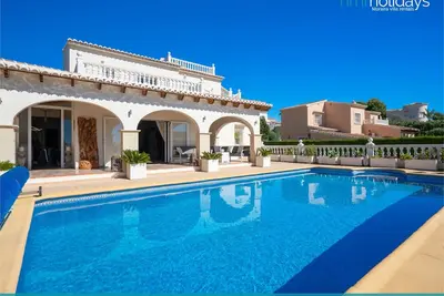 Image de Villa Eliana • Maison colorée & grande piscine