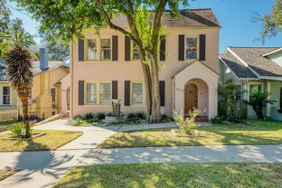 Image de La Casa Rosada - Conveniently Located and Hot Tub!