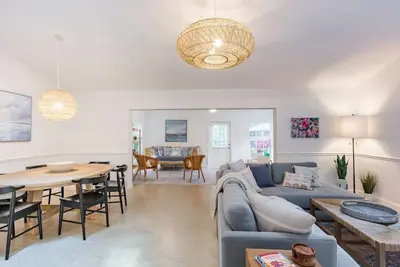 Image de Coastal Getaway minutes from Siesta Key, America’s #1 Beach