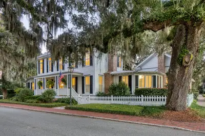 Image de The Savannah - Iconic Wilson Village Home!