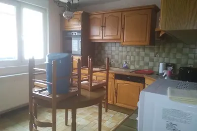 Image de maison familiale avec terrasse et salle de jeux