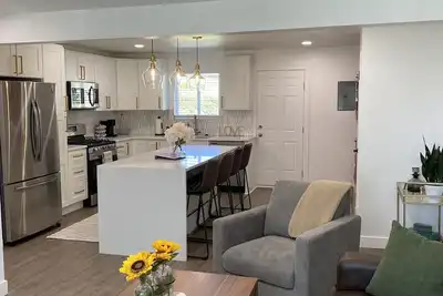 Image de Beautiful 2 Bedroom Home In Slc with Private Hot Tub!