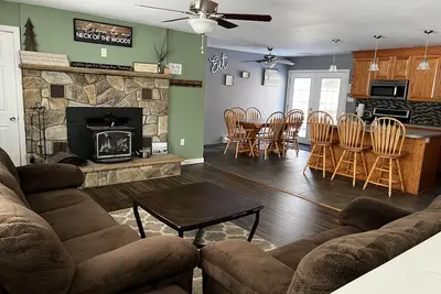 Image de Bears Boards n' Boots ~  Peaceful Pocono Pause