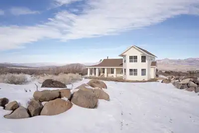 Image de Lone Eagle: Tranquil Stay Near Powderhorn Ski Reso